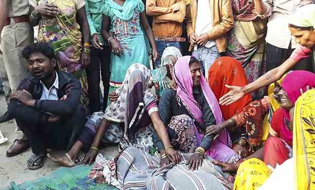 Xe khách rơi xuống hẻm núi sâu khiến 16 người thiệt mạng