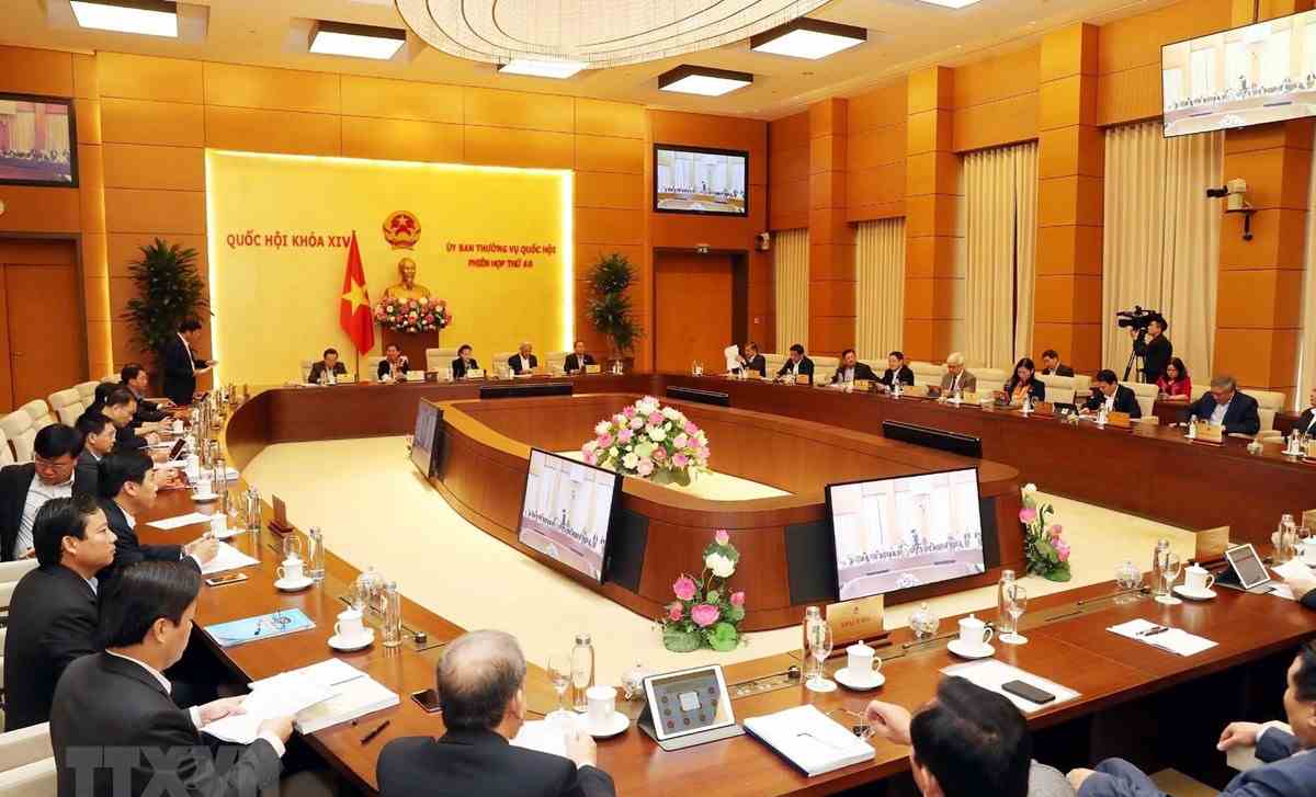 Thông qua Nghị quyết sắp xếp đơn vị hành chính huyện, xã của 11 tỉnh