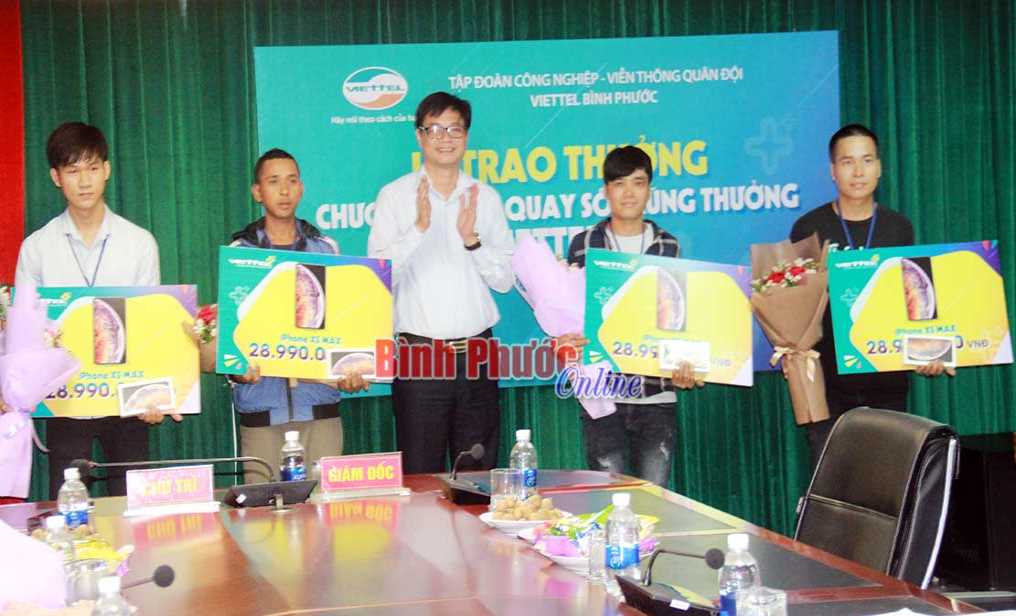 Viettel trao thưởng khách hàng chương trình quay số trúng thưởng