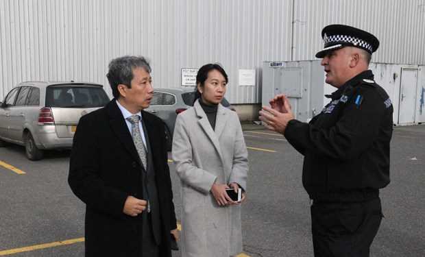 Đoàn sứ quán Việt Nam làm việc với cảnh sát Essex về vụ 39 thi thể