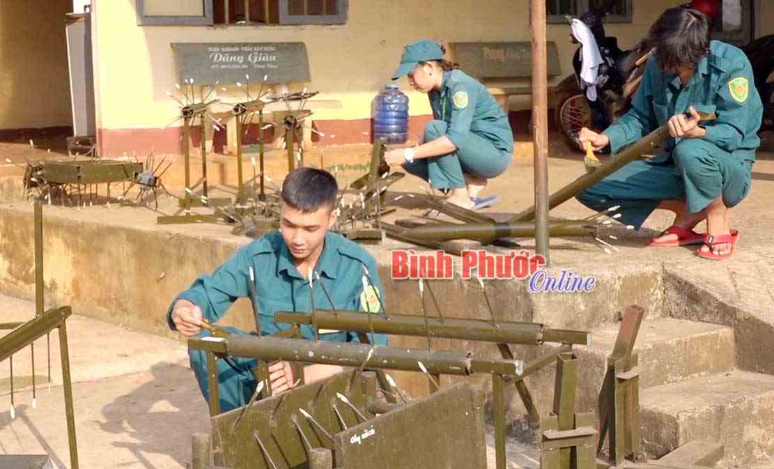 Đảng vi&ecirc;n trẻ t&igrave;nh nguyện nhập ngũ