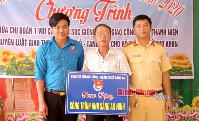 Góp sức trẻ xây dựng đô thị văn minh
