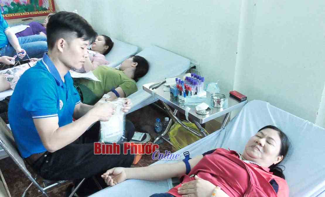 Đồng Phú thu 388 đơn vị máu tình nguyện đợt 1