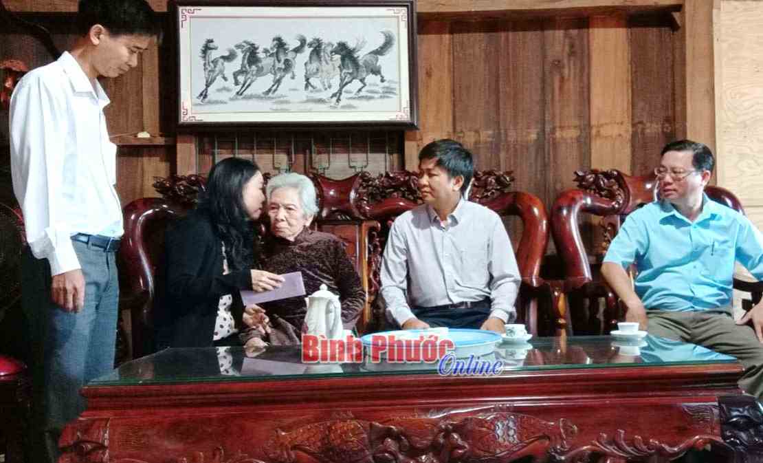 Lãnh đạo tỉnh tặng quà tết Canh Tý 2020