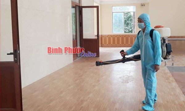 Đồng Xoài: 100% trụ sở cơ quan, ban, ngành và xã, phường được phun hóa chất khử khuẩn