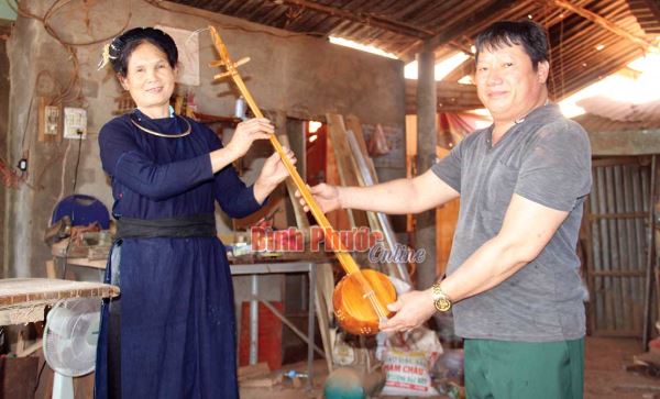 L&agrave;m đ&agrave;n t&iacute;nh để lưu giữ tiếng h&aacute;t then