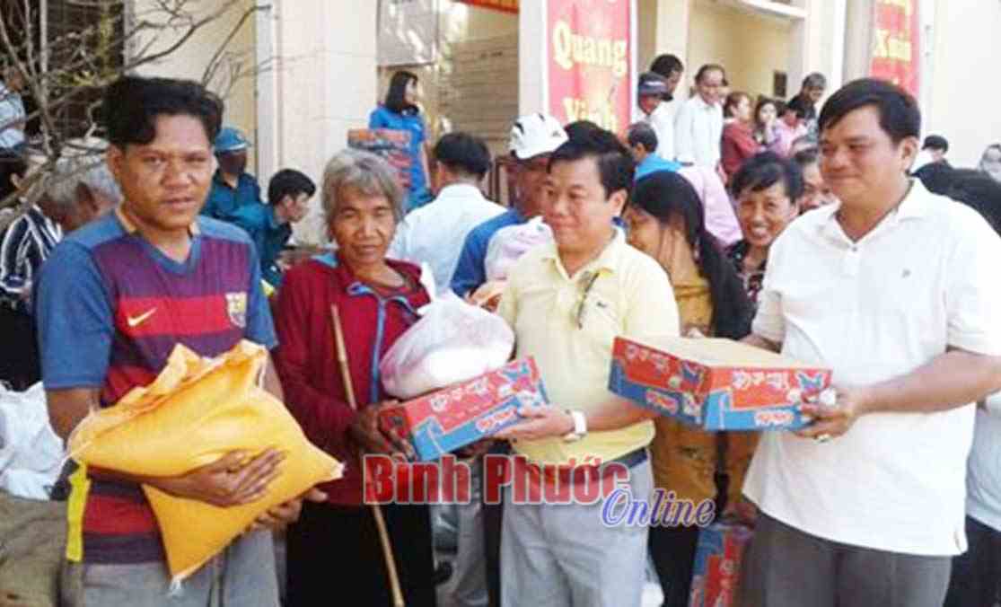 Mang mùa xuân ấm áp đến gia đình chính sách, hộ đồng bào dân tộc thiểu số