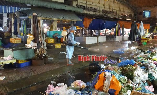 Chủ động phòng, chống Covid-19 tại chợ Đồng Xoài