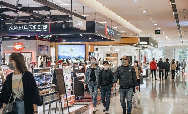 COVID-19: Người dân bình tĩnh quay trở lại nhịp sống bình thường