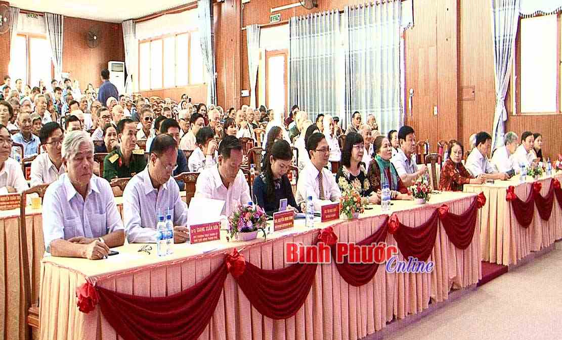 Thành ủy Đồng Xoài họp mặt đảng viên 50 năm tuổi Đảng