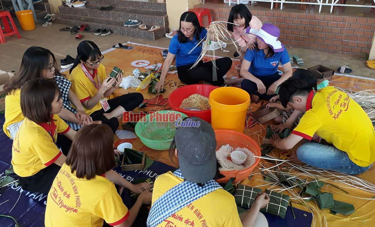 Văn nghệ gây quỹ tiếp bước cho em đến trường