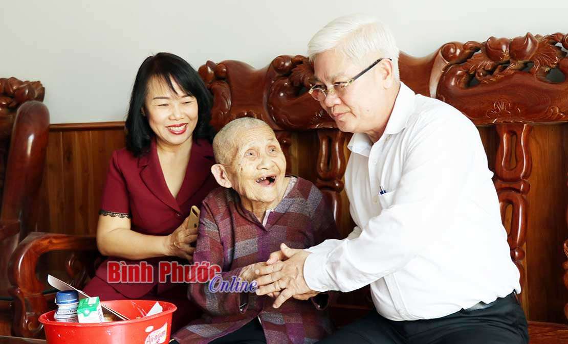 Bí thư Tỉnh ủy Nguyễn Văn Lợi thăm, chúc tết nguyên lãnh đạo tỉnh, người có công