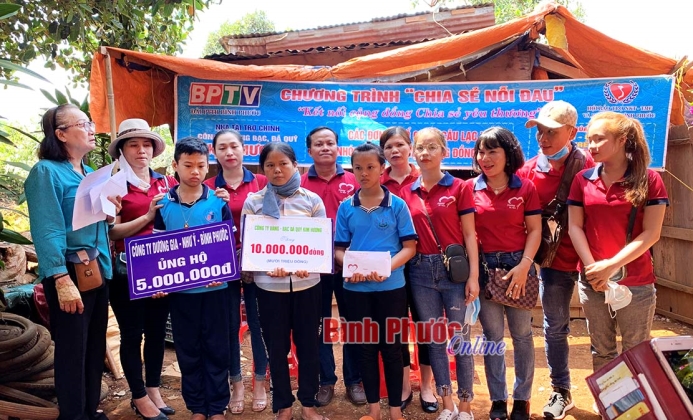 Mang yêu thương đến với gia đình chị Phạm Thị Hảo