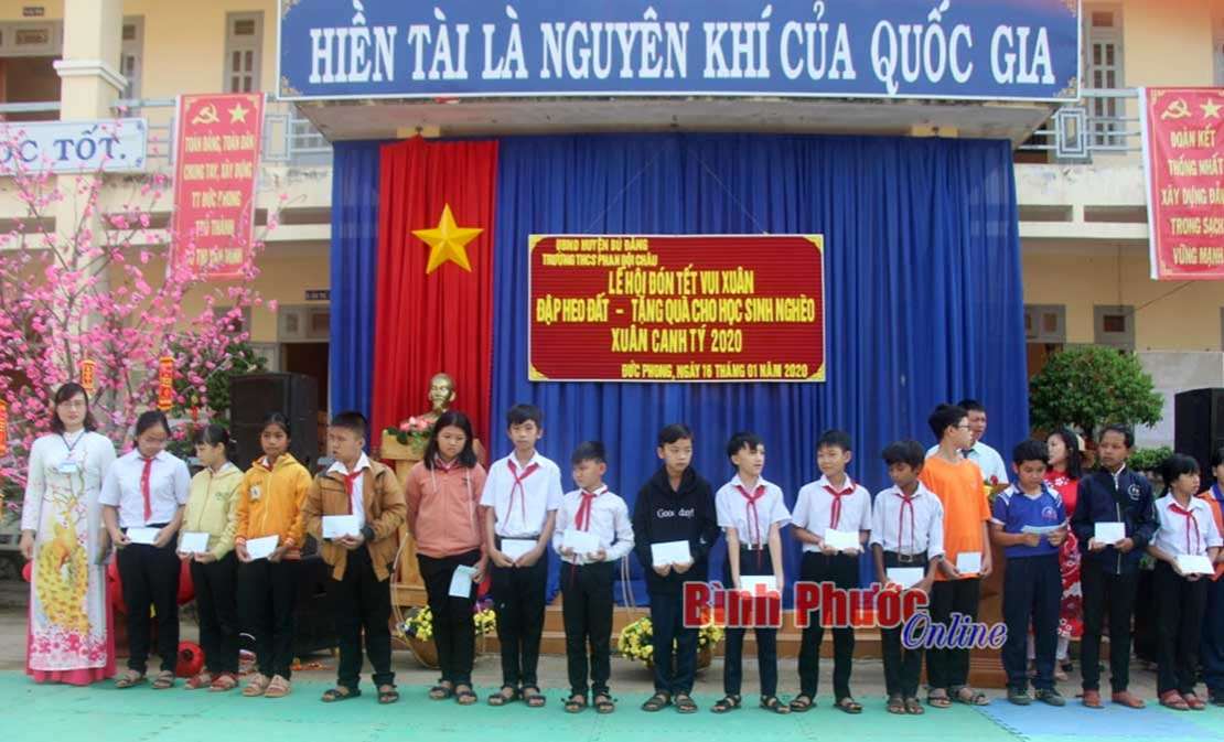 Trường THCS Phan Bội Châu đón tết vui xuân