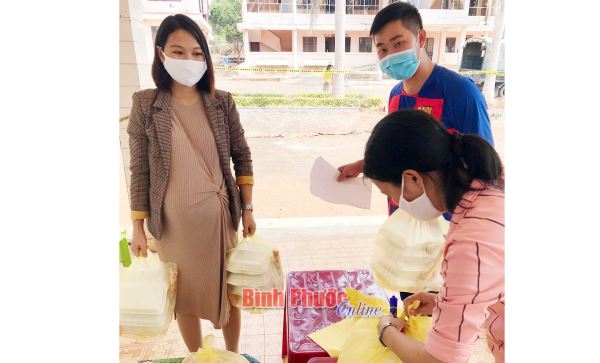 Gương s&aacute;ng trong ph&ograve;ng, chống dịch Covid-19