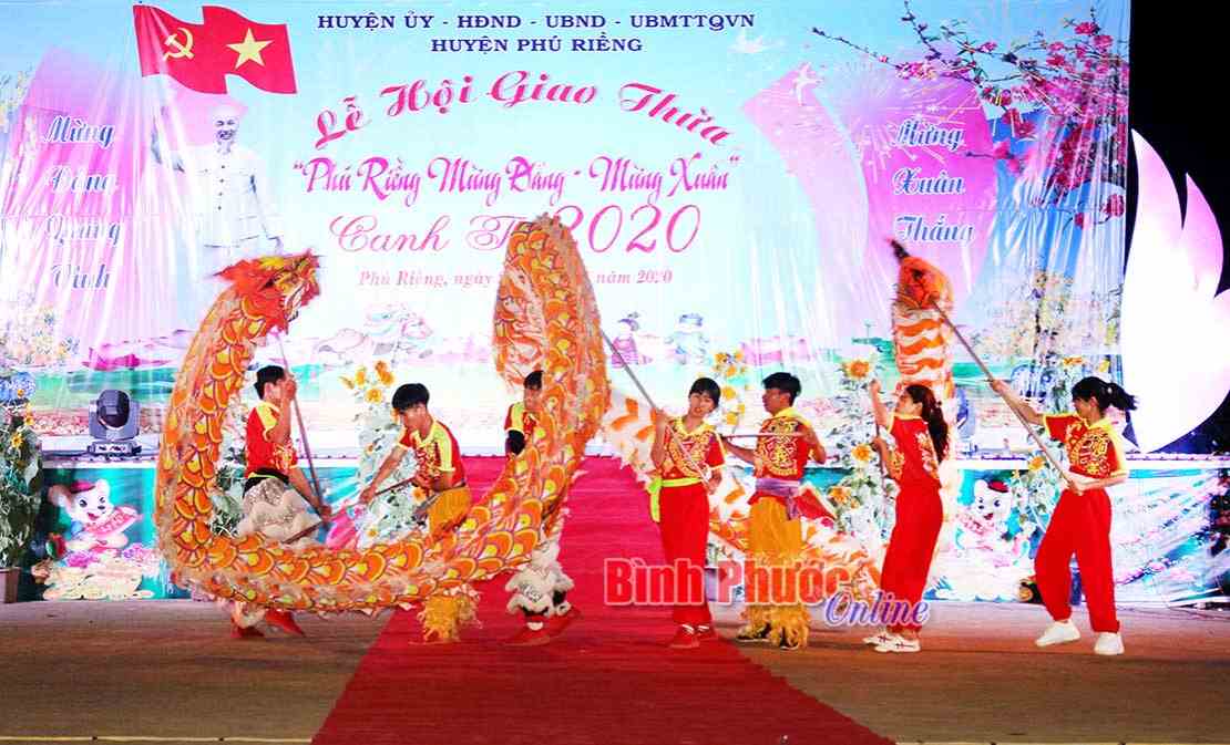 Ph&uacute; Riềng tổ chức lễ hội mừng Đảng - mừng Xu&acirc;n