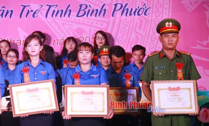 Đại &uacute;y Tống Văn Minh - đảng vi&ecirc;n trẻ ti&ecirc;u biểu