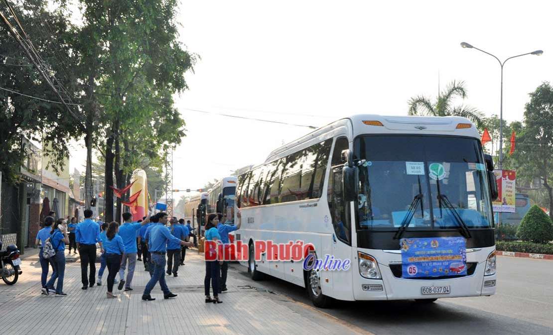 Ấm áp những chuyến xe nghĩa tình