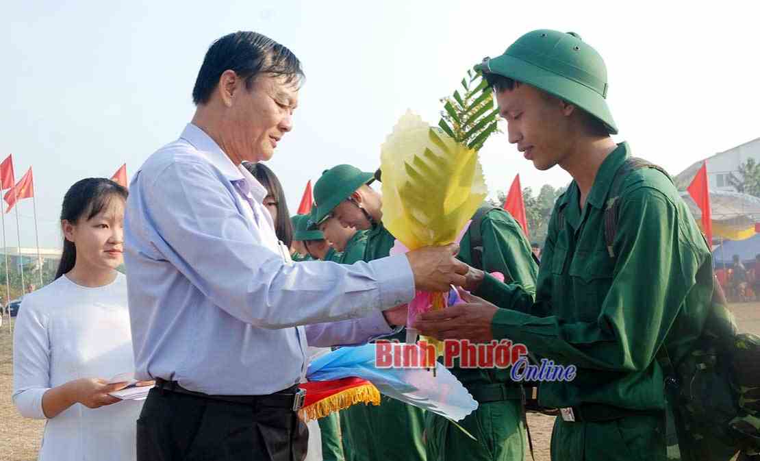 H&agrave;nh tr&igrave;nh trở th&agrave;nh qu&acirc;n nh&acirc;n - B&agrave;i 1