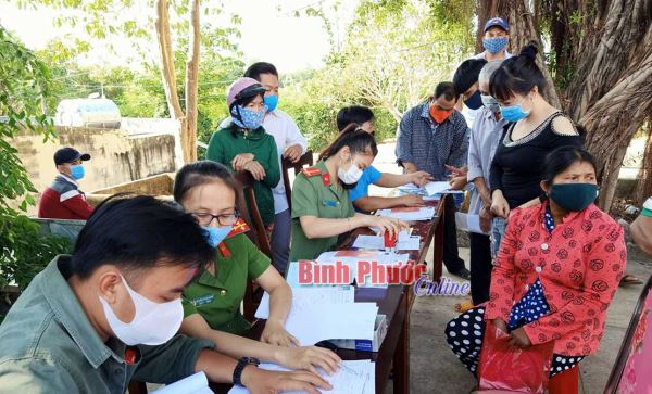 Tuổi trẻ Lộc Ninh chung tay phòng, chống dịch Covid-19