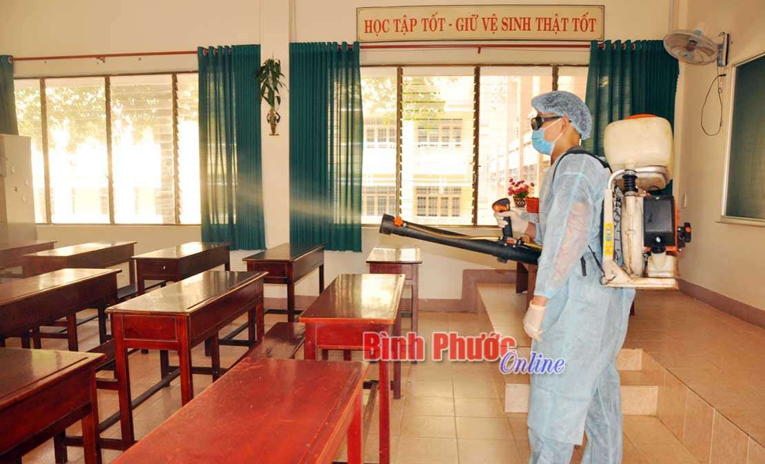 Đảm bảo 100% cơ sở giáo dục được phun hóa chất khử trùng