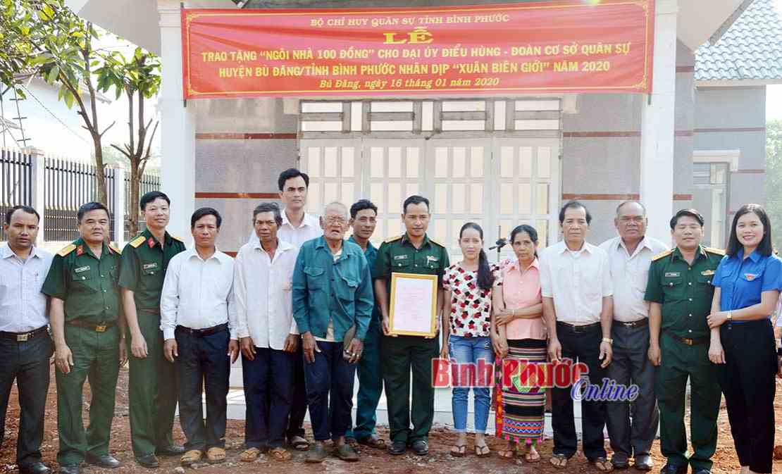 Bàn giao “Ngôi nhà 100 đồng”