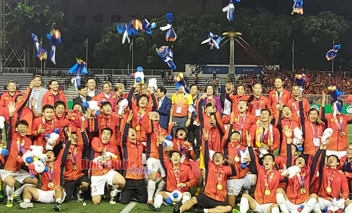 Bóng đá Việt Nam 2019: Niềm vui kép từ SES Games 30