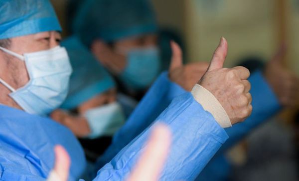 Chung tay đẩy lùi dịch bệnh Covid-19: Đại dịch và ứng xử