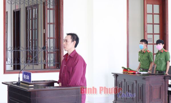 Đem &ocirc; t&ocirc; của d&igrave; ruột đi cầm, l&atilde;nh &aacute;n 12 năm t&ugrave;