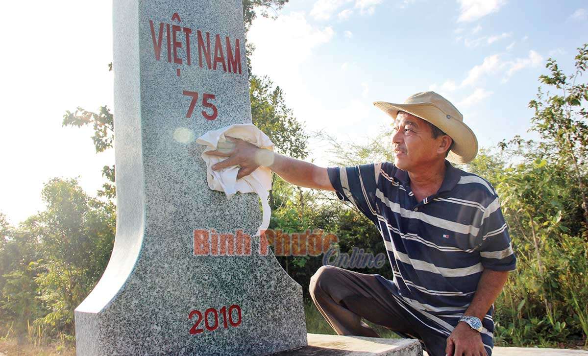 Những &ldquo;cột mốc sống&rdquo; ở v&ugrave;ng bi&ecirc;n