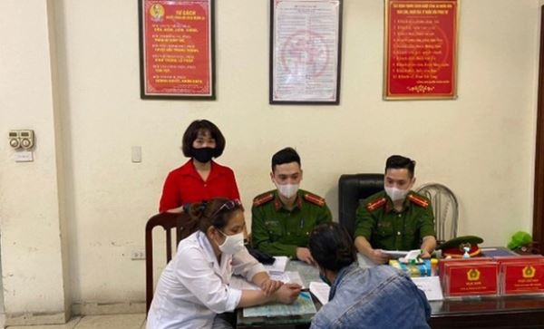 Trường hợp đầu tiên ở Hà Nội không đeo khẩu trang bị phạt 200 ngàn đồng