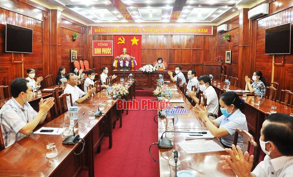 Cô Đỗ Thị Thúy Nghĩa được xét tặng danh hiệu Nhà giáo ưu tú 