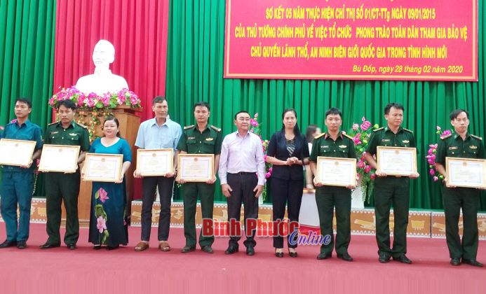 B&ugrave; Đốp: To&agrave;n d&acirc;n tham gia bảo vệ bi&ecirc;n giới quốc gia 