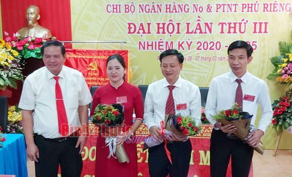 Đại hội điểm Chi bộ Ng&acirc;n h&agrave;ng NN&PTNT Ph&uacute; Riềng