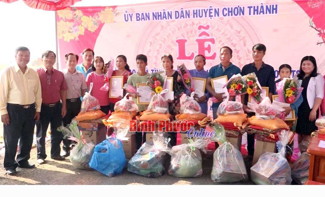 Xu&acirc;n đầu ti&ecirc;n ở khu t&aacute;i định cư DTTS