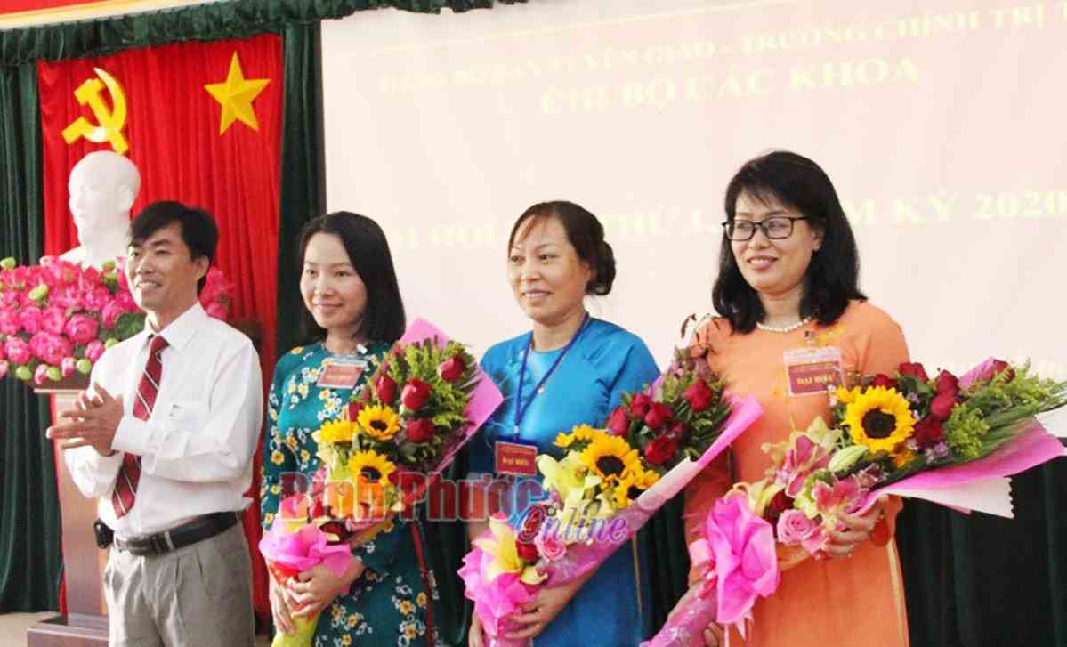 Đại hội chi bộ c&aacute;c khoa Đảng bộ Ban Tuy&ecirc;n gi&aacute;o - Trường Ch&iacute;nh trị tỉnh