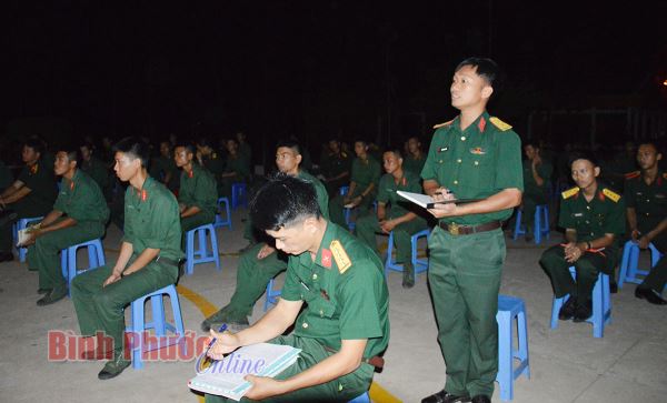 Bộ CHQS tỉnh tổ chức đối thoại d&acirc;n chủ