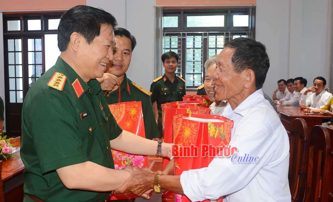 Bộ trưởng Quốc phòng Ngô Xuân Lịch thăm, chúc tết tại Bình Phước