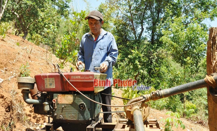 Người dân sóc Bù Tôm “khát” điện