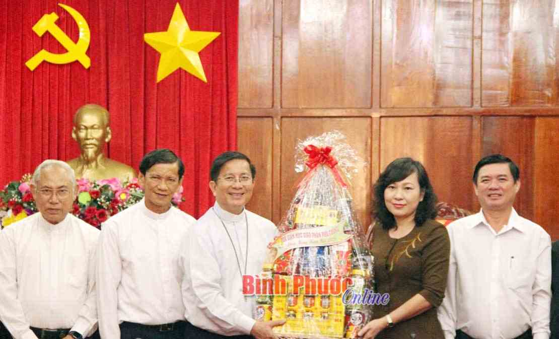 Tòa giám mục Phú Cường thăm, chúc tết tỉnh Bình Phước