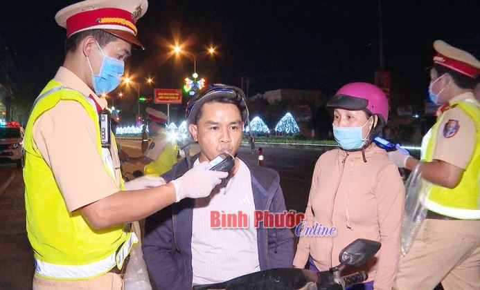 Cảnh s&aacute;t giao th&ocirc;ng B&igrave;nh Phước quyết liệt thực hiện Nghị định 100/2019/NĐ-CP