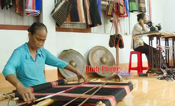 Nỗ lực bảo tồn nghề dệt thổ cẩm