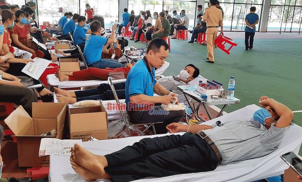 Những giọt máu nghĩa tình