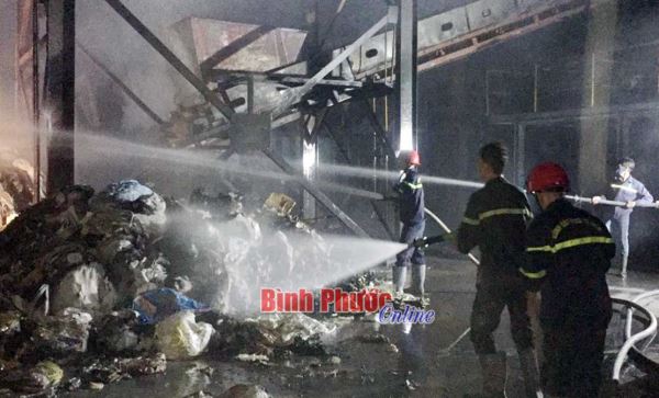 Cháy lớn tại kho lò đốt của công ty môi trường