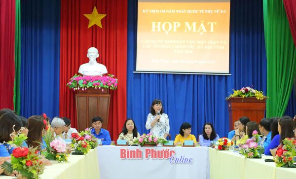 Họp mặt nữ cán bộ dân vận, mặt trận và các tổ chức xã hội nhân Ngày Quốc tế Phụ nữ