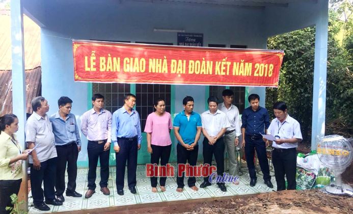 C&uacute; h&iacute;ch giảm ngh&egrave;o ở Quang Minh
