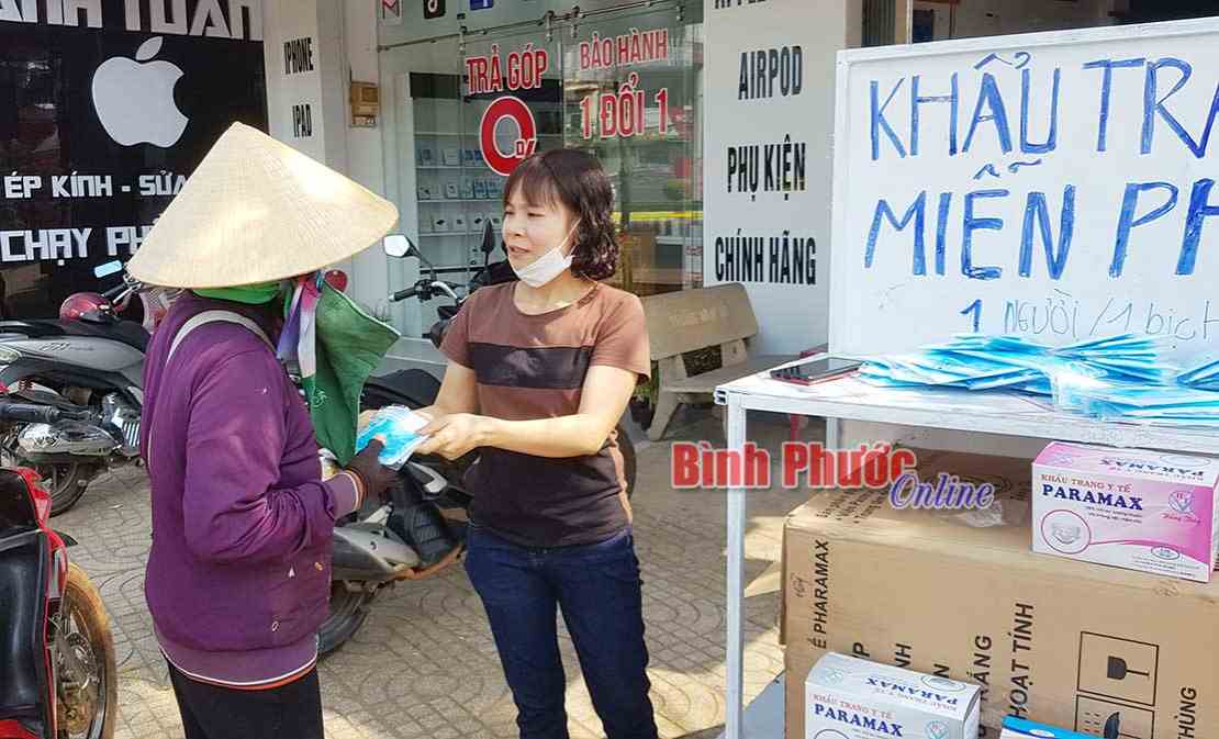 Nghĩa cử cao đẹp của một cơ sở sản xuất khẩu trang