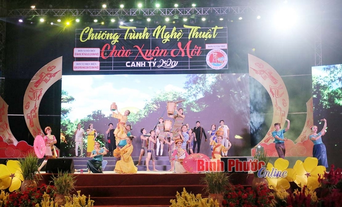 Đo&agrave;n ca m&uacute;a nhạc d&acirc;n tộc B&igrave;nh Phước nỗ lực phục vụ nh&acirc;n d&acirc;n