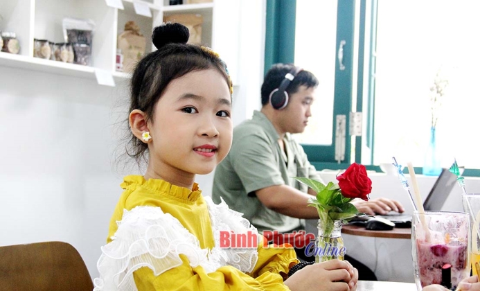 &ldquo;Mẹ l&agrave; người n&acirc;ng c&aacute;nh ước mơ cho con&rdquo;