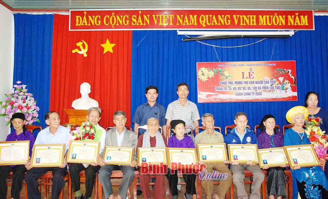 Đồng Phú chúc thọ người cao tuổi đầu xuân